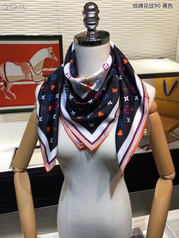AS017 - Silk Square 90cm/35.5inch