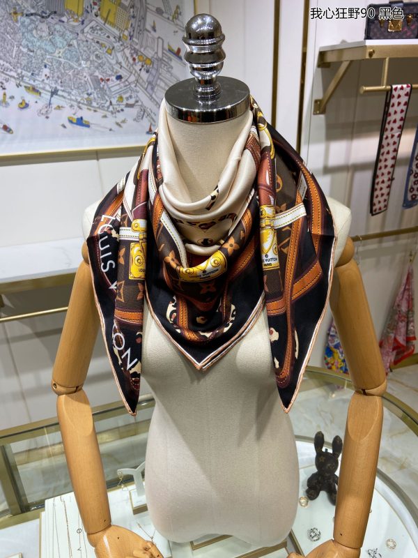 AS021 - Silk Square 90cm/35.5inch
