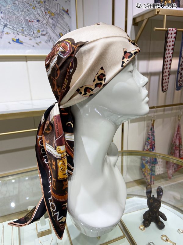AS021 - Silk Square 90cm/35.5inch