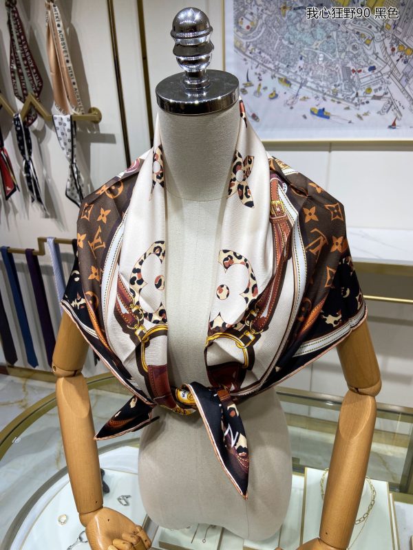AS021 - Silk Square 90cm/35.5inch