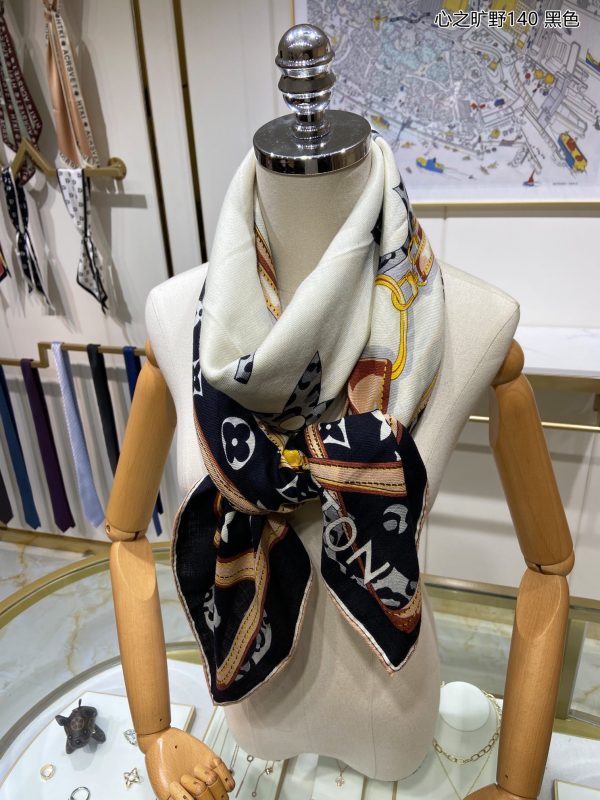 AS011 - Silk Square 90cm/35.5inch