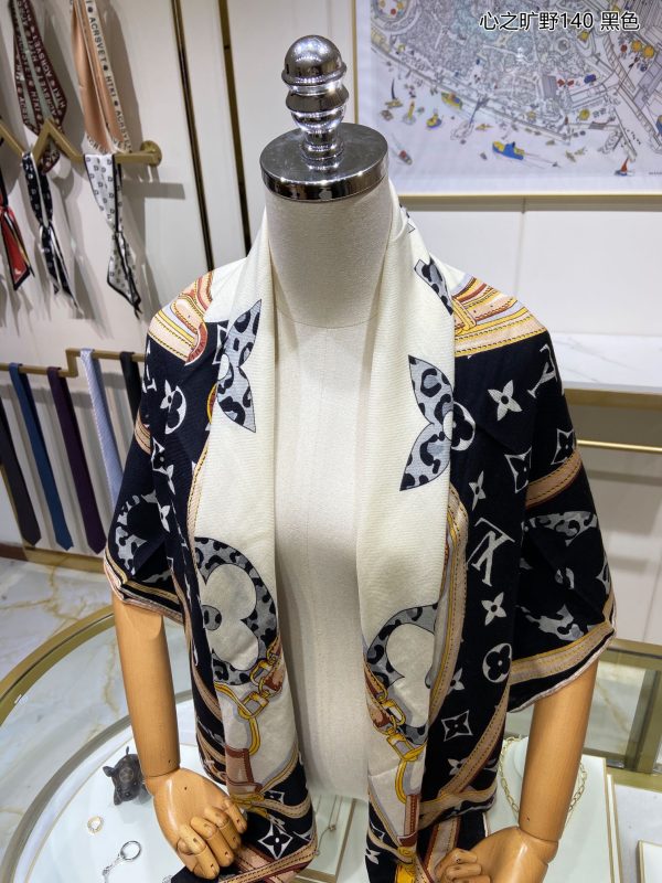 AS011 - Silk Square 90cm/35.5inch