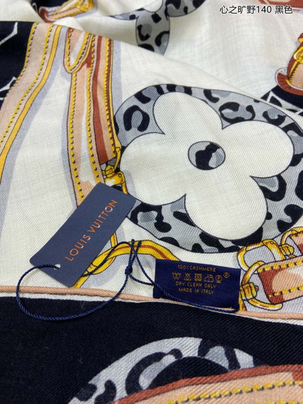 AS011 - Silk Square 90cm/35.5inch