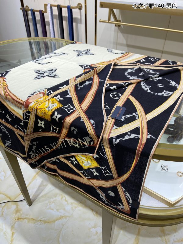 AS011 - Silk Square 90cm/35.5inch