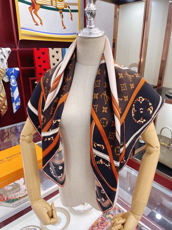 AS010 - Silk Square 90cm/35.5inch