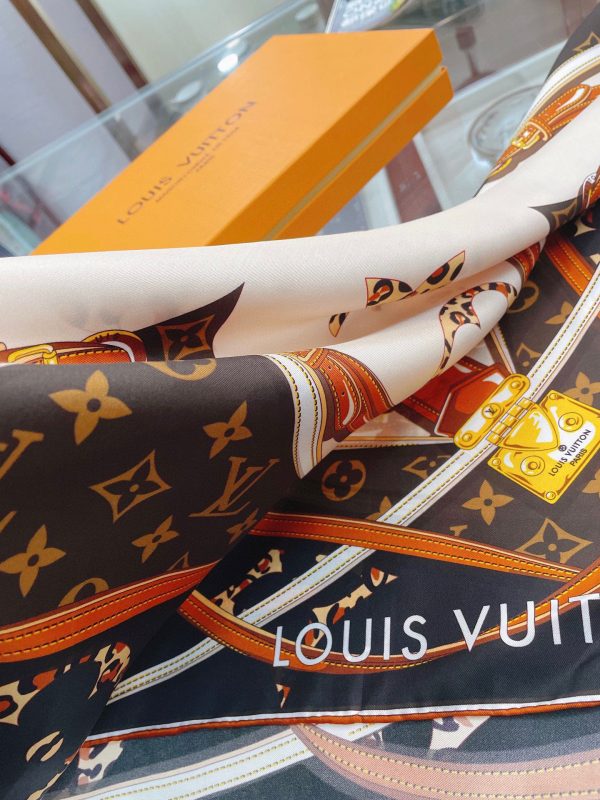 AS010 - Silk Square 90cm/35.5inch