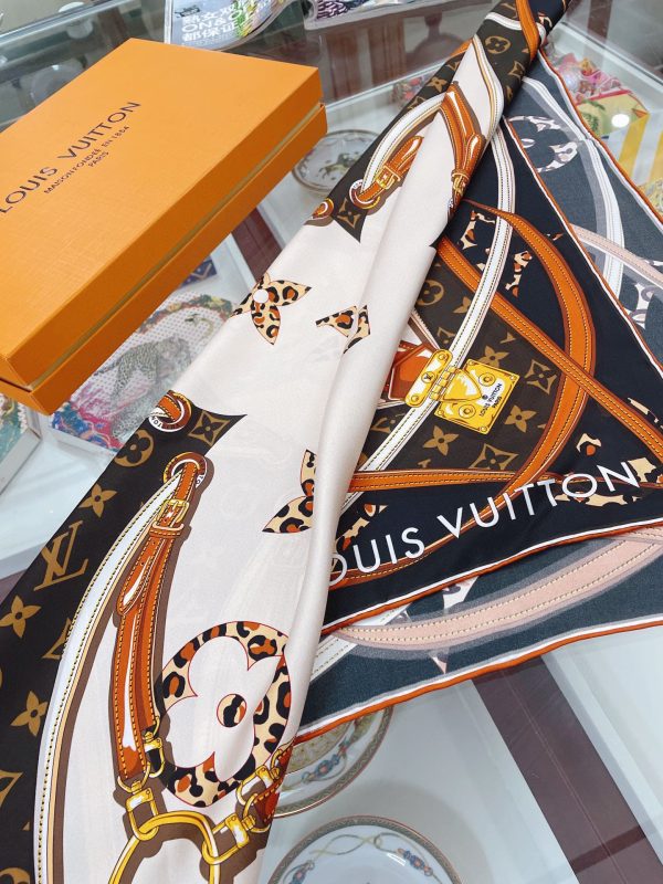 AS010 - Silk Square 90cm/35.5inch