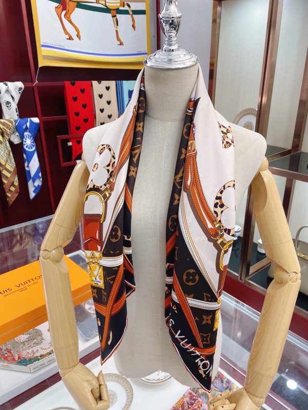 AS010 - Silk Square 90cm/35.5inch