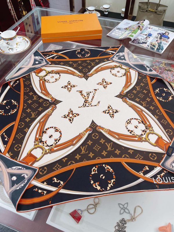 AS010 - Silk Square 90cm/35.5inch