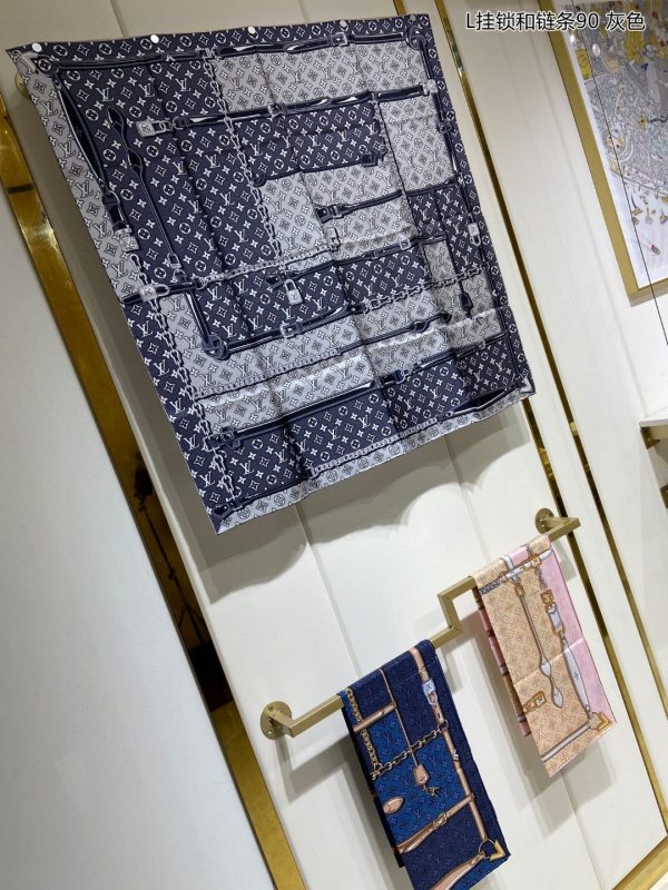 AS013 - Silk Square 90cm/35.5inch