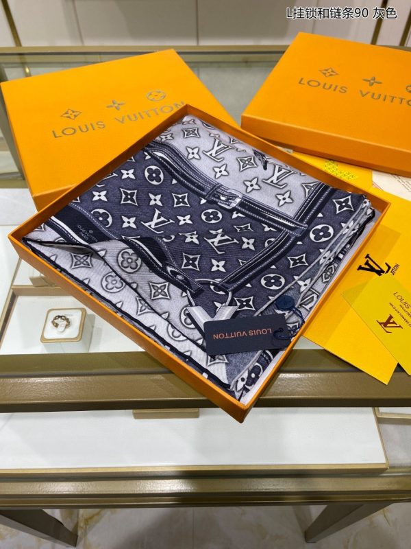 AS013 - Silk Square 90cm/35.5inch