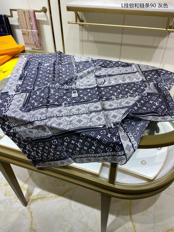 AS013 - Silk Square 90cm/35.5inch