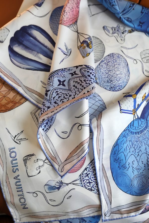 AS007 - Silk Square 90cm/35.5inch