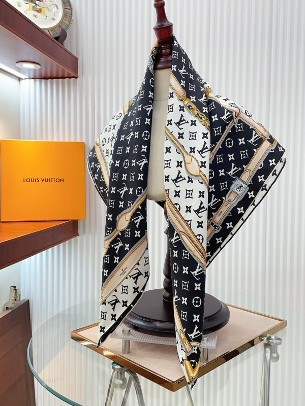 AS018 - Silk Square 90cm/35.5inch