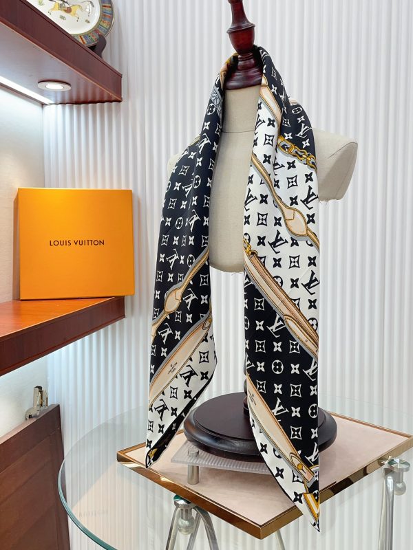 AS018 - Silk Square 90cm/35.5inch