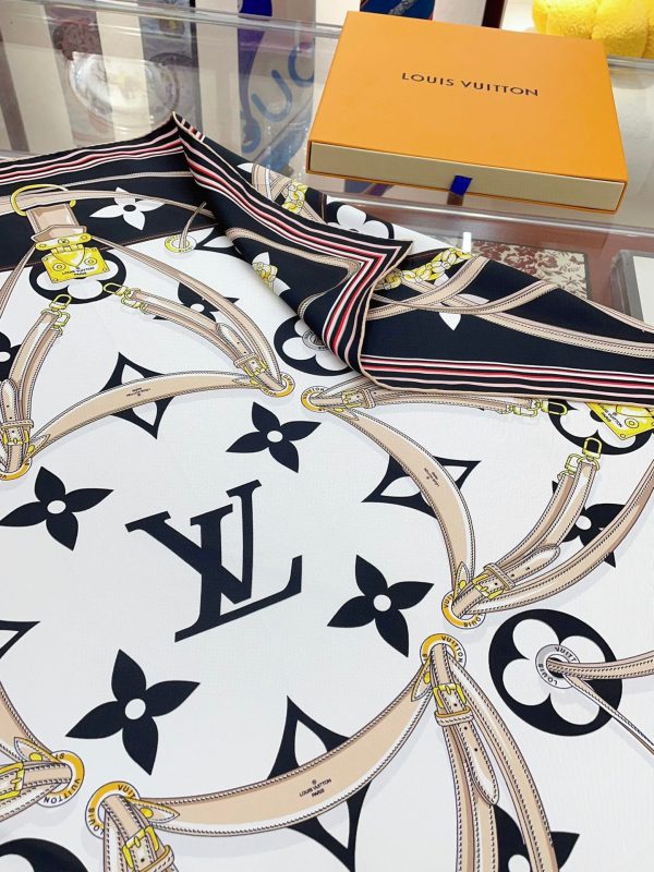 AS009 - Silk Square 90cm/35.5inch